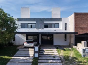 Casa · 133m² · 5 Ambientes · 2 Cocheras · °°°duplex 3 Dor - Pileta - Docta Boulevard Etapa 1 - La Mejor Ubicacion°°°