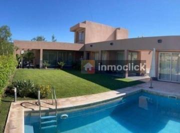Casa de 6 ambientes, Ciudad de Mendoza · Proyecta Vende Casa en Barrio Dalvian