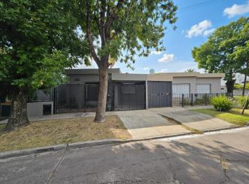 Casa · 90m² · 4 Ambientes · 2 Cocheras · Casa en Venta en Ituzaingó Norte 4 Ambientes