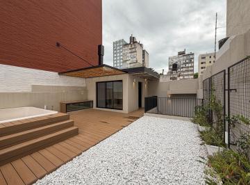 Casa · 105m² · 6 Ambientes · Casa de Diseño con 2 Dorm., Quincho, Solarium y Pileta en Zona Río
