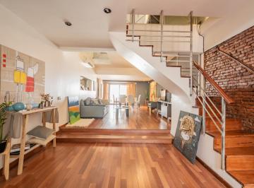 Casa · 270m² · 5 Ambientes · 1 Cochera · Casa con Jardin, Pileta y Parrilla en Villa Luro