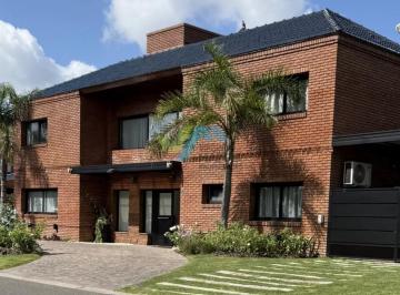 Casa · 300m² · 6 Ambientes · 2 Cocheras · Casa Chalet en Venta en Acacias Blancas, Maquinista F. Savio, Escobar