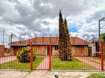 Casa · 292m² · 5 Ambientes · 3 Cocheras · Se Vende Casa. Maipú