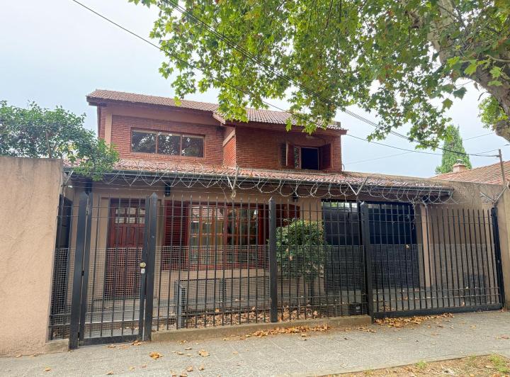 Casa · 160m² · 5 Ambientes · 1 Cochera