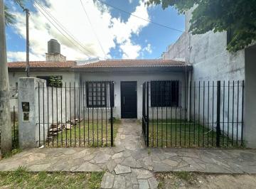 JSP-JSP-4867_2 · Venta de Casa 4 Dorm. con Parque y Pileta en Villa Elisa, Entre Caminos.