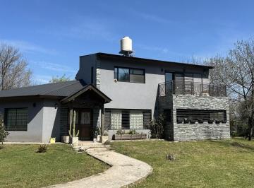 Casa · 207m² · 4 Ambientes · 2 Cocheras · Casa en Venta | Loma Verde – Escobar | Lote 2900 m² con Pileta y Amplio Parque