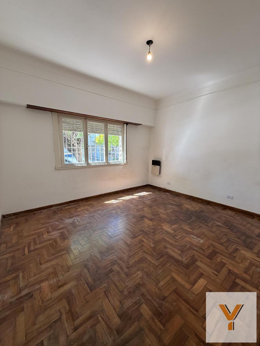 Casa 2 dorm, 121m² con patio y parrilla — Rivadavia y Olazabal