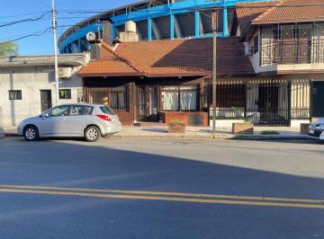 Casa de 4 ambientes, Avellaneda · Chalet con Local. Avellaneda Centro