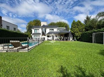 Casa · 285m² · 5 Ambientes · 2 Cocheras · Casa en Venta en San Patricio, Moreno