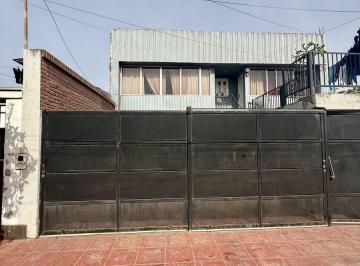 Casa · 30m² · 3 Cocheras · Casa + Departamentos en Barrio Sur