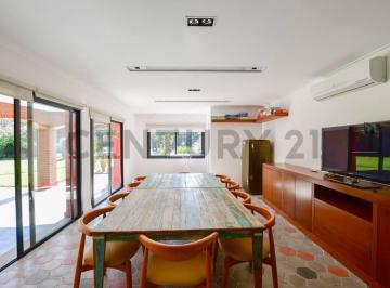 Casa · 443m² · 6 Ambientes · 2 Cocheras · Casa en Venta en City Bell
