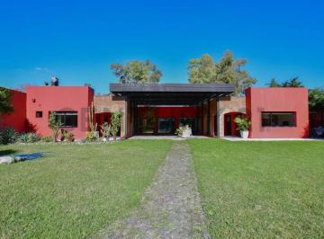 Casa · 443m² · 6 Ambientes · 2 Cocheras · Casa en Venta en City Bell