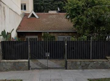 Casa · 80m² · 5 Ambientes · 1 Cochera · Chalet