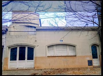 Casa · 160m² · 4 Ambientes · 1 Cochera · Casa - La Plata