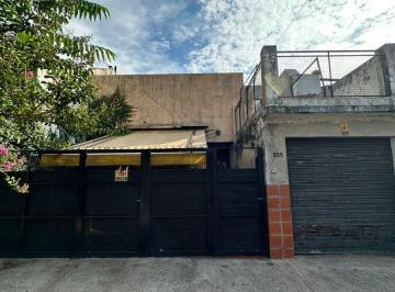 Casa de 5 ambientes, Liniers · Casa 5 Amb Patio Gje