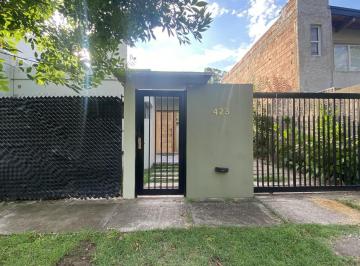 Casa · 75m² · 3 Ambientes · 2 Cocheras · Casa con Parque en City Bell