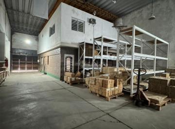 Sala vehicular · Galpón + Oficinas en Venta a Una Cuadra de Av Freyre