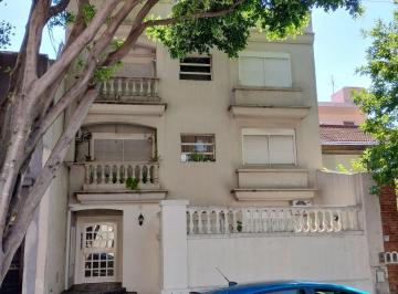 Departamento de 2 ambientes, Villa Urquiza · 2 Amb con Amplio Patio, Primer Piso por Escalera