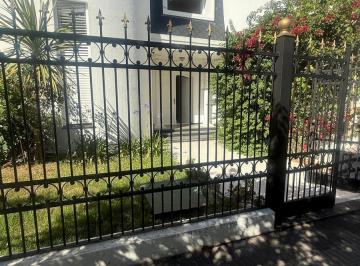 Casa · 330m² · 3 Dormitorios · 1 Cochera · Casa Apta Credito 330 m²