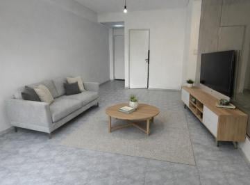 Departamento · 61m² · 4 Ambientes · Venta Semi Piso - Monte Castro - 2 Piso Escalera.