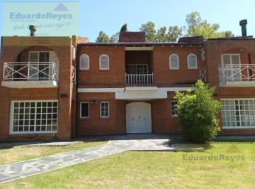 Casa · 300m² · 8 Ambientes · 4 Cocheras · Casa Ideal 2 Familias con Pileta en Country Club El Paraiso