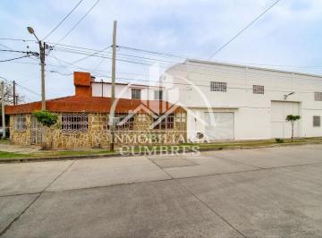 Casa · 300m² · 4 Ambientes · 2 Cocheras · Venta Casa con Galpon Macrocentro