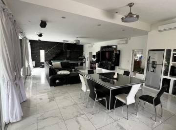 Casa · 280m² · 6 Ambientes · 3 Cocheras · Casa en Puerto Roldan