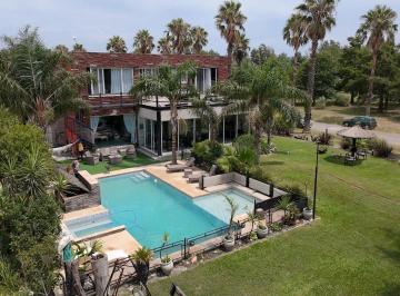 Casa · 280m² · 6 Ambientes · 3 Cocheras · Casa en Puerto Roldan