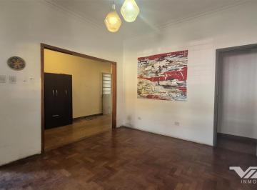 Casa · 75m² · 3 Ambientes · En Venta Casa 3 Amb. Patio y Terraza. V. Martelli - Vicente López