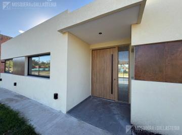 Casa · 155m² · 4 Ambientes · Casa en Santa Sofia