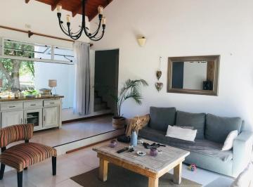 Casa · 250m² · 5 Ambientes · 2 Cocheras · Casa en Venta con Pileta Barrio Cerrado Pilar