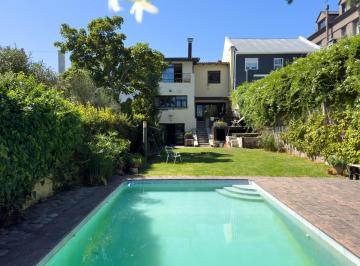 Casa · 270m² · 5 Ambientes · 1 Cochera · Chalet en Stella Maris con Pileta