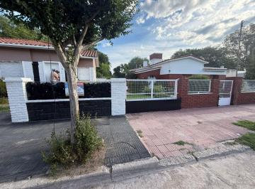 Casa · 210m² · 6 Ambientes · 1 Cochera · Casa en Oportunidad La Falda