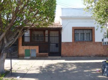 Casa · 60m² · 3 Ambientes · 1 Cochera · Casa en Venta en Moron
