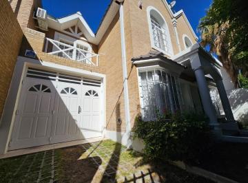 Casa · 192m² · 6 Ambientes · 2 Cocheras · Hermoso Dúplex de 3 Dorm. Frente a La Plaza