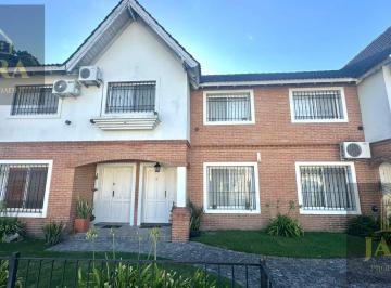 Casa · 43m² · 4 Ambientes · 1 Cochera · Venta Duplex Castelar 4 Ambientes con Amenities