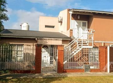 Casa · 234m² · 6 Ambientes · Venta Casa 5 Ambientes con Departamento Independiente - Cochera Patio Venta - Lujan - Apto Credito