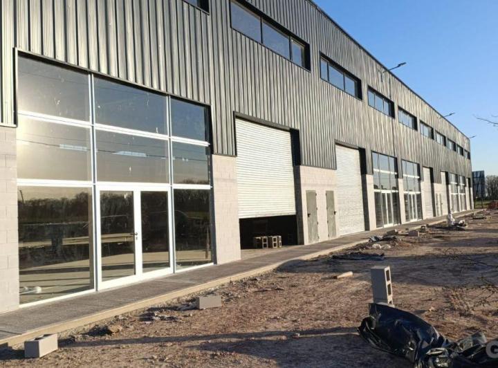 Bodega-Galpón · 2000m² · 5 Ambientes