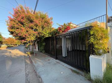 Casa · 158m² · 8 Ambientes · 1 Cochera · Venta Casa 3 Dorm. B° Maipu Impecable! con Patio y Terraza