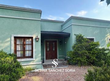 Casa · 141m² · 4 Ambientes · 2 Cocheras · Venta Casa 4 Ambientes en Barrio Semi Cerrado Las Lomadas, Los Cardales