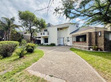 Casa · 240m² · 3 Ambientes · 2 Cocheras · Casa en Venta en Valle Escondido Los Arboles - 3 Dorm. - Escritorio