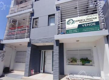 Departamento · 52m² · 3 Ambientes · Impecable 3 Ambientes Al Frente con Doble Balcón