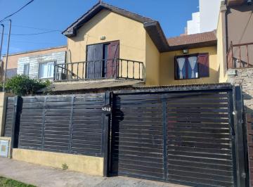 Casa · 95m² · 3 Ambientes · 1 Cochera · Casa en Venta Barrio Zacagnini