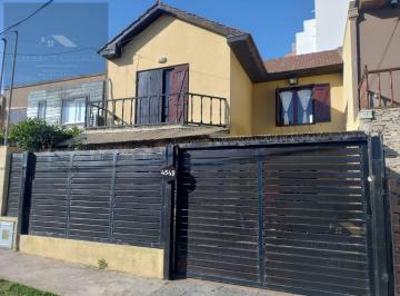 Casa · 95m² · 3 Ambientes · 1 Cochera · Casa en Venta Barrio Zacagnini