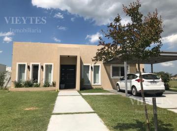 Casa · 130m² · 5 Ambientes · 2 Cocheras · Casa en Venta en Barrio Privado Matisse