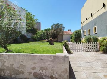 Casa · 95m² · 3 Ambientes · 1 Cochera · Casa con Amplio Lote 600 m² a 100 m del Mar en Zona Exclusiva de San Bernardo!