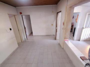 Casa · 100m² · 7 Ambientes · 1 Cochera · Casa con Cohera y Patio a m de Av Galicia