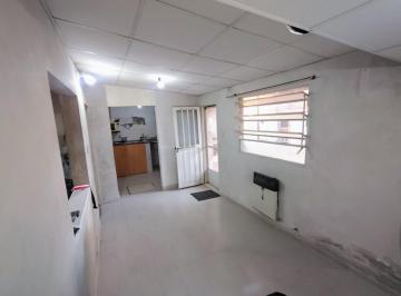 Casa · 100m² · 7 Ambientes · 1 Cochera · Casa con Cohera y Patio a m de Av Galicia - Posibilidad de Dos Dorm.