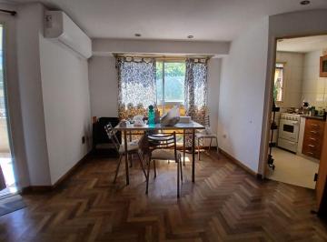 Departamento de 2 ambientes, La Plata · Semipiso de 1 Dormitorio con Balcón y Vestidor – Sobre Av 13