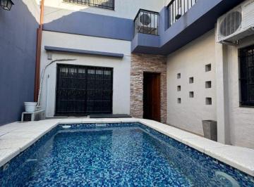 PH de 4 ambientes, Lanús · Hermoso y Amplio PH con Quincho y Piscina! Excelente Ubicación